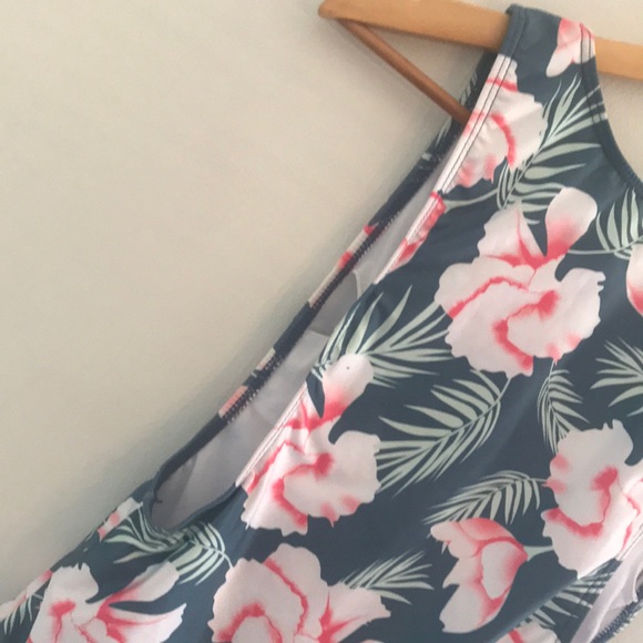 Bathing suit - Picture 5 of 5